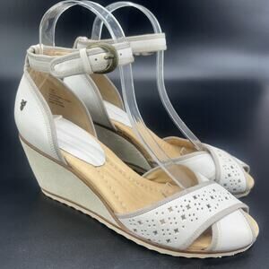 Frye Wanda Ankle Strap Womens 8.5M Ivory Leather Wedges Peep-Toe Laser-Cut Stars